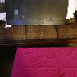 Couches And Coffee Table / Sillones Y mesa De Centro 3pc 