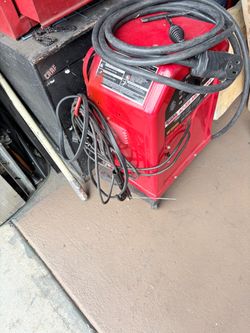l Lincoln Electric AC-225 amp stick welder, Made in USA.