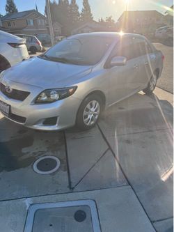 2011 Toyota Corrola LE clean title