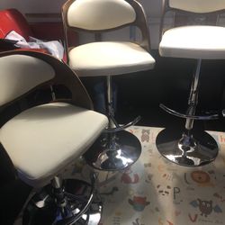 3 bar Stools