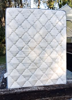 Queen Pillowtop Mattress - Maxwell Ashby Iris Avalon Collection - 60x80x9 - Used