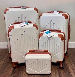 Brand new 5 piece luggage sets