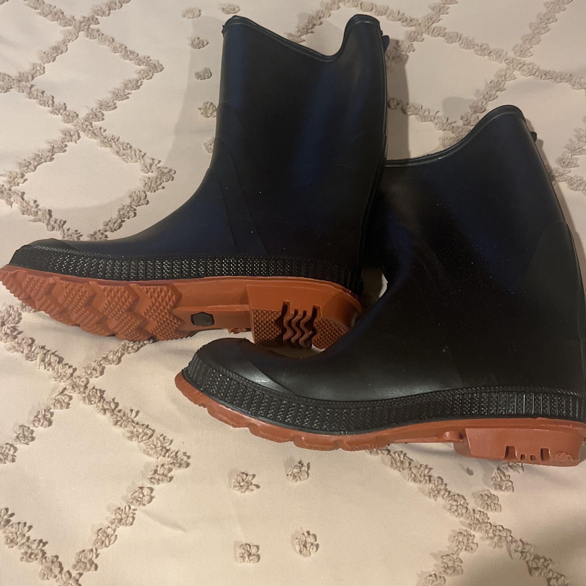 Rain Boots Size 4