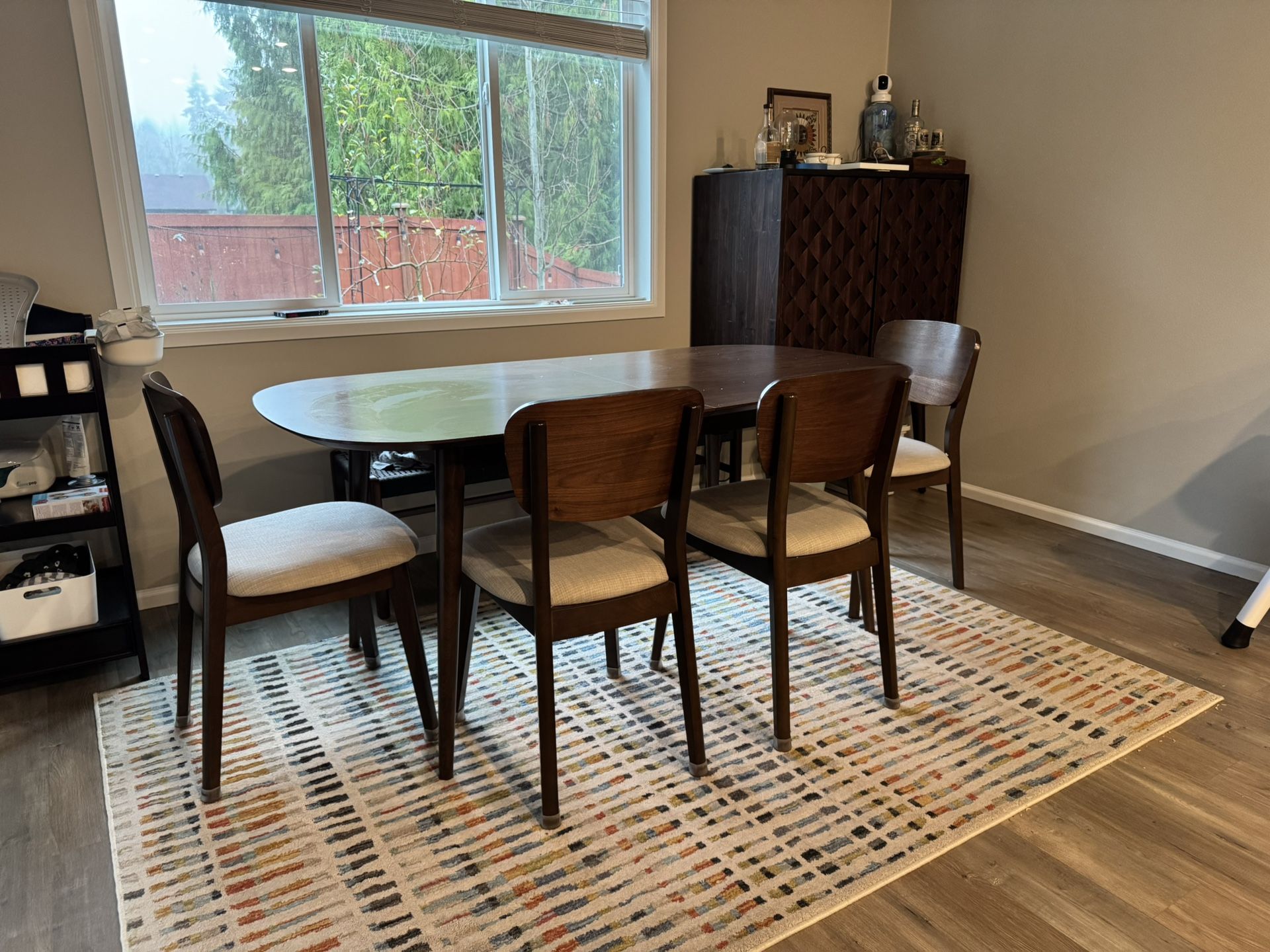 Extendable Dinning Table With 4 Chairs
