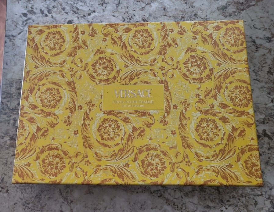 Versace Ero Pour Femme Perfume 4 pc Set (New)