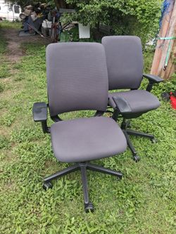 NICE ADJUSTABLE STEELCASE AMNIA OFFICE CHAIRS