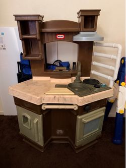 Little tikes kitchen and accessories