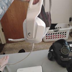 Logitech GX733 Gaming Headset Wrks Gd & Plantronics Voyager B8200 Noise Cancel  Wrks Gd Bluetooth Headphones