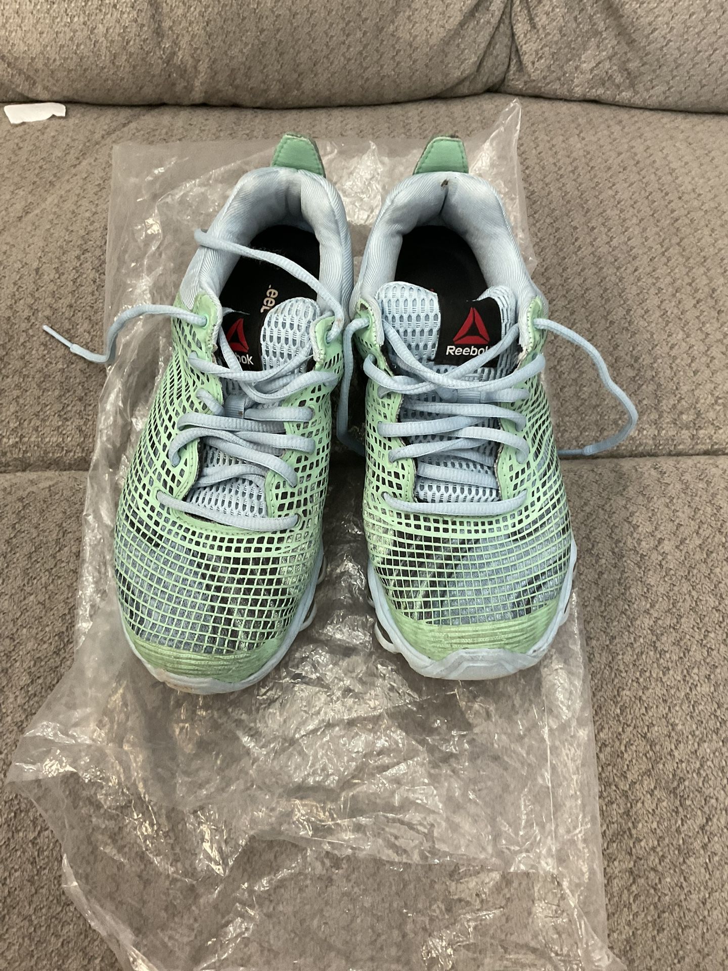 Reebok Women’s Tennis Shoes In Very Good Shape Size 6 1/2 Athletic Fitness Exercise