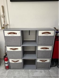 Estante organizador con cubos organizadores