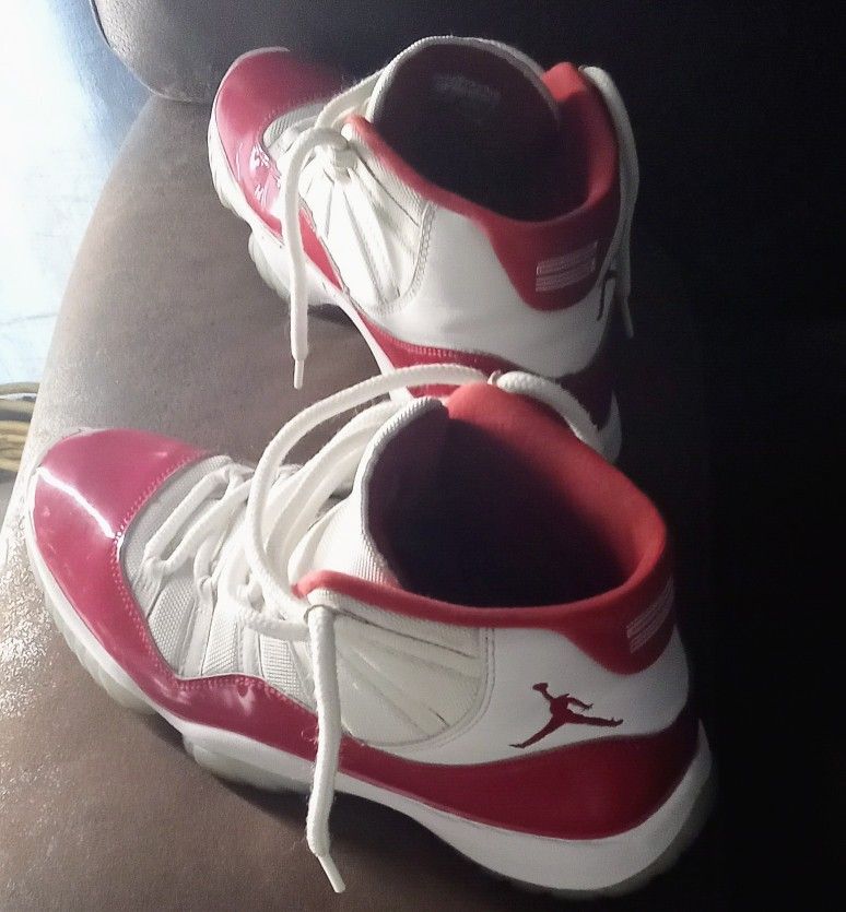 Air Jordan 11 Retro Cherry
