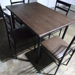 Comedor de. 4  Sillas