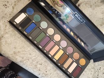 Kat VON D palette Eyeshadow