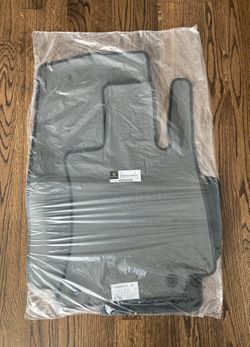  *BRAND NEW STRAIGHT FACTORY SEALED OEM Mercedes-Benz E Class W214 Car floor mat set For Sale*