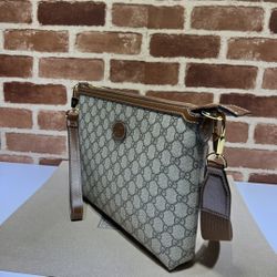 ✨ Gucci classic double G monogram crossbody bag • 95% new with original box