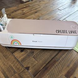 Cricut Maker + Lots of Accessories 