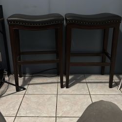 2 Barstools Color Black 