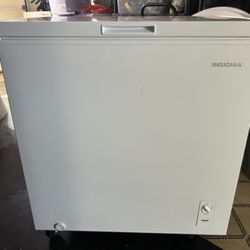 Insignia 7.0 Cu Ft Freezer