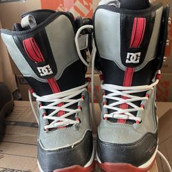 Boys snowboarding boots, size 8 by DC