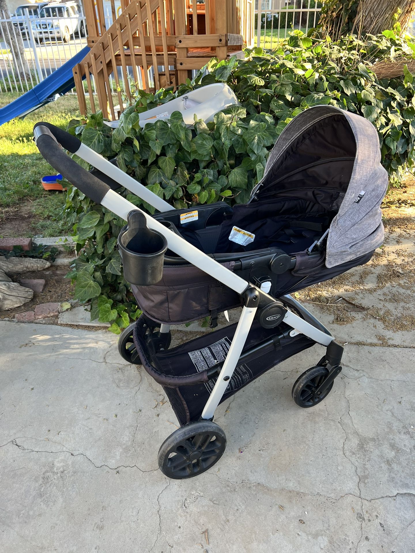 STROLLER AND PRAM STYLE W/ SNACK TRAY