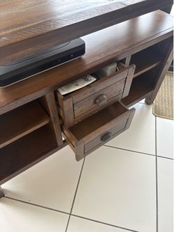 Tv table like new