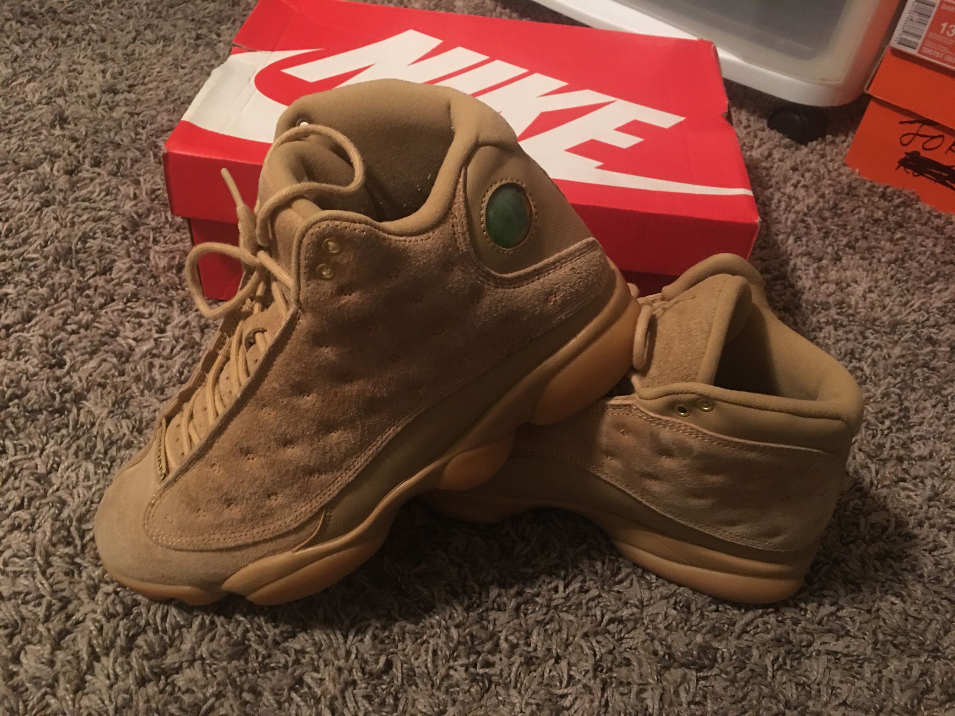 Jordan retro 13 wheat only wore 1 time like new (size 81/2