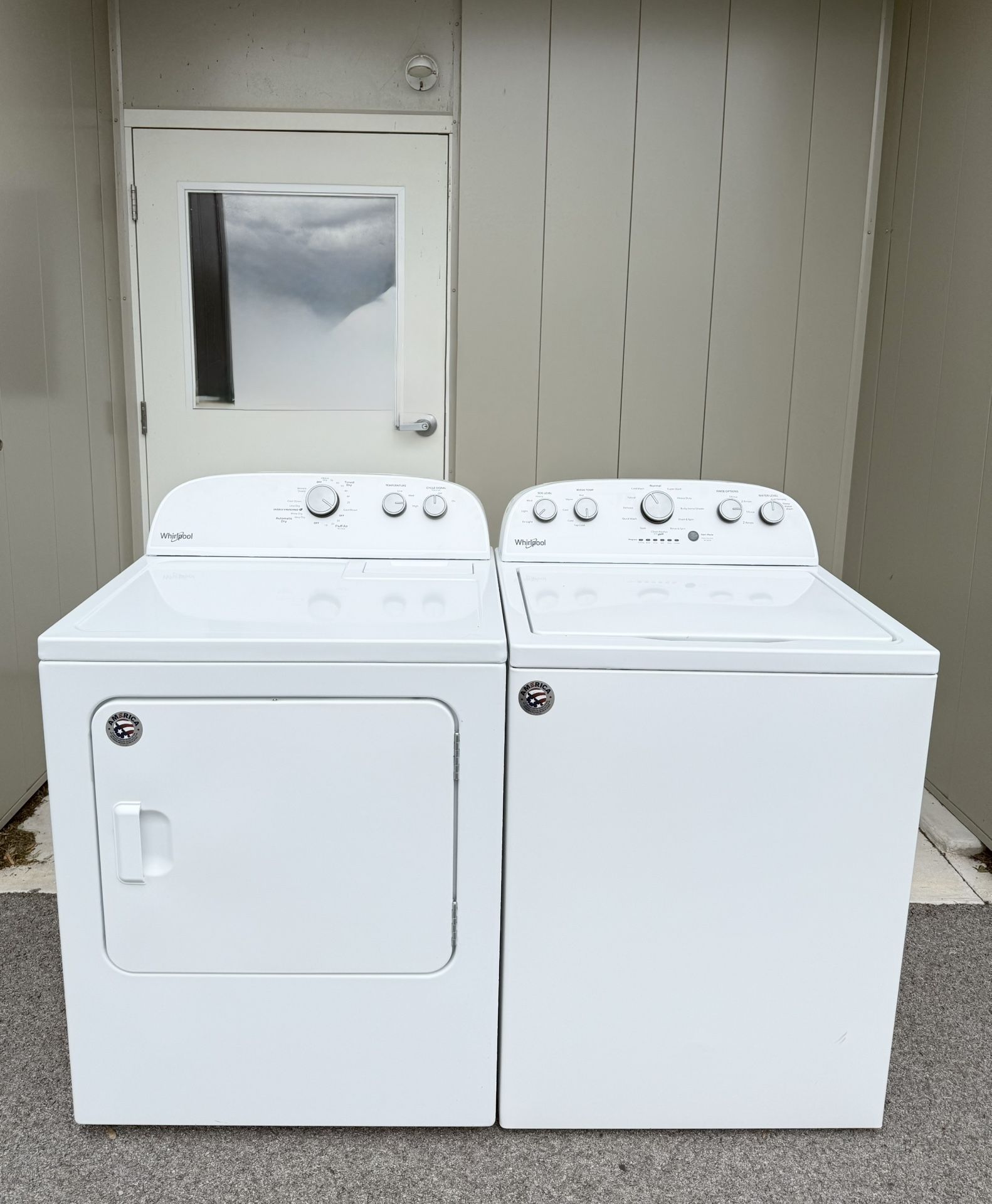 Like New Whirlpool Washer & Electric Dryer