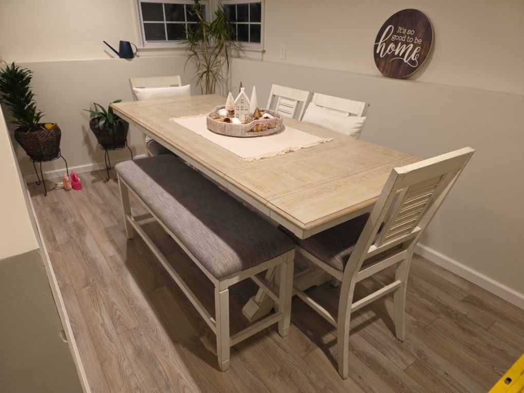 Dining Room Table / Set