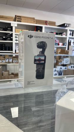 DJI Osmo Pocket 4 Creator Combo
