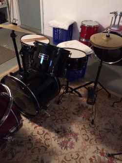 DRUM SET