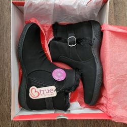 Baretraps Comfy Black Winter Boots Size 7.5