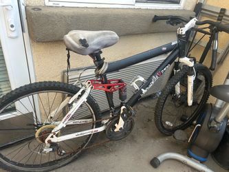 Genesis v2100 mountain bike.