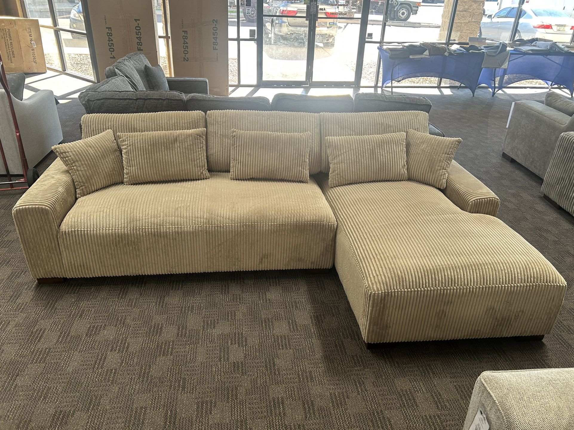 Tan Comfy Sectional W/ Stylish Accent Pillows 
