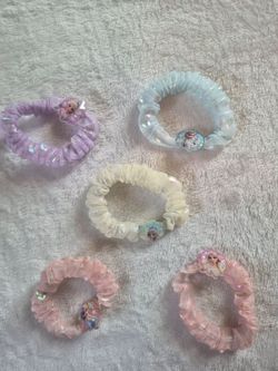 Frozen hair ties