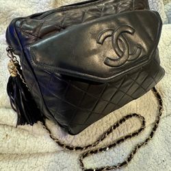CHANEL VINTAGE LAMBSKIN CC CAMERA BAG IN BLACK