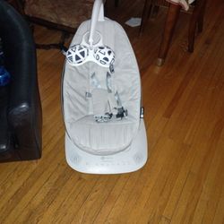 4 Moms Mamaroo Swing