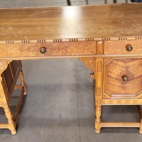 ANTIQUE DESK!! (Berkey N Gay Furniture)