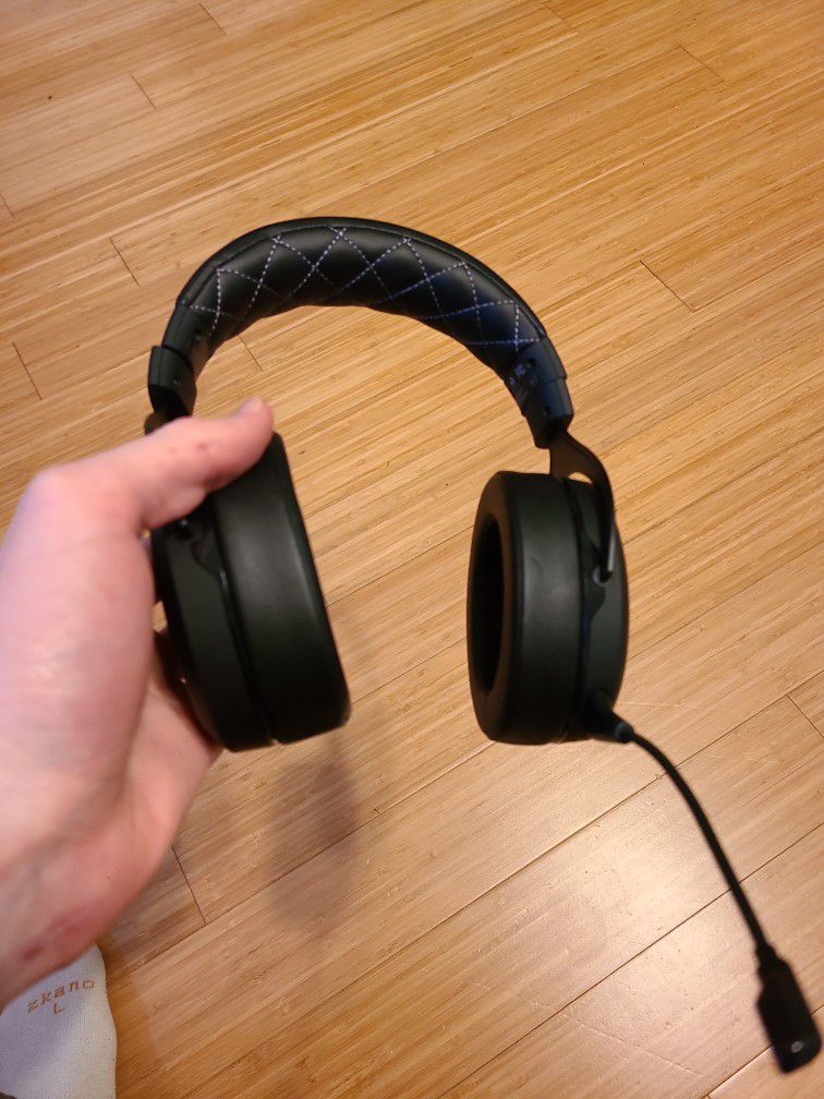 Corsair HS70 Pro Wireless Headphones (Broken)