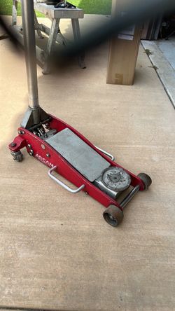 Arcan Red Steel Floor Jack