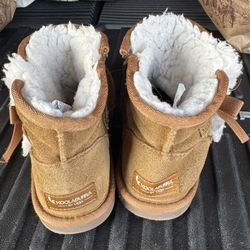 Uggs Girls Size 1