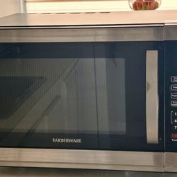 MAKE AN OFFER! Commercial Grade 1100 W Microwave MAKE AN OFFER!