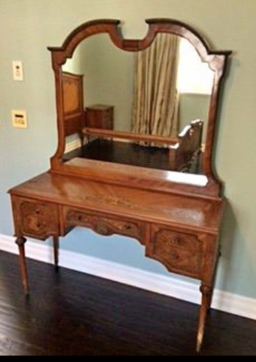 Beautiful French Bedroom Set 