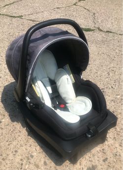 Infant car seat with base
