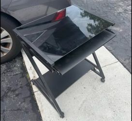 Disk  glass top with wheels good condition