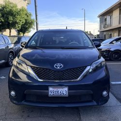 2012 Toyota Sienna SE