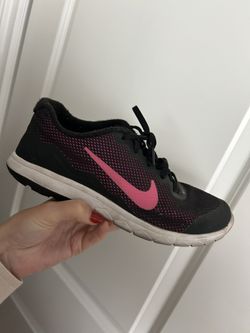 Pink/black nike shoes -used