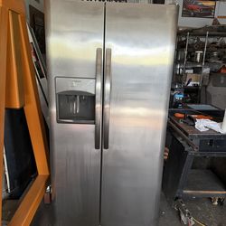 Frigidaire Side By Side: PENDING