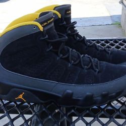 Like NEW! Jordan 9 Retro Dark Charcoal University Gold Sneakers Size 10
