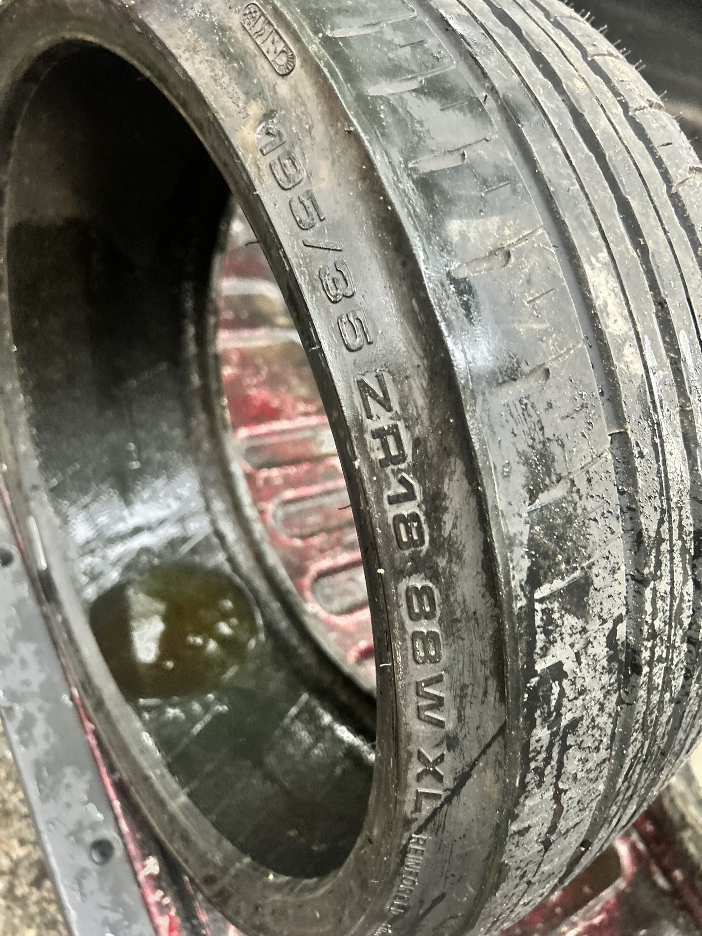 195/35 R18
