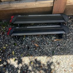 YAKIMA SKI RACKS